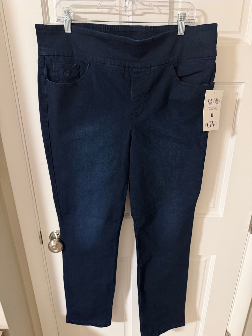 NWT Gloria Vanderbilt Amanda Pull-On Slim
Straight Jean dark Dark Wash Size 16